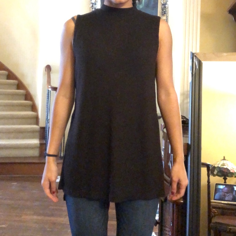 Black Sleeveless Long and Flowy Tank Top
